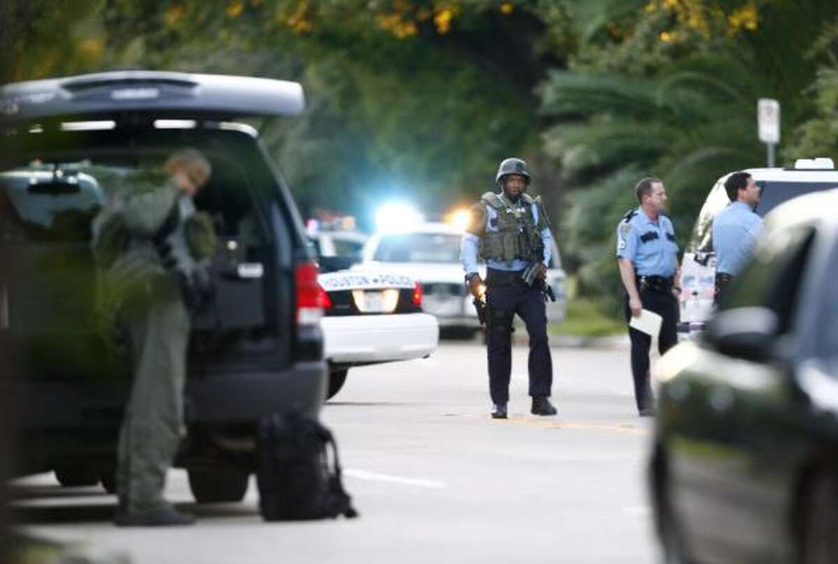 SWAT standoff in SW Houston ends peacefully
