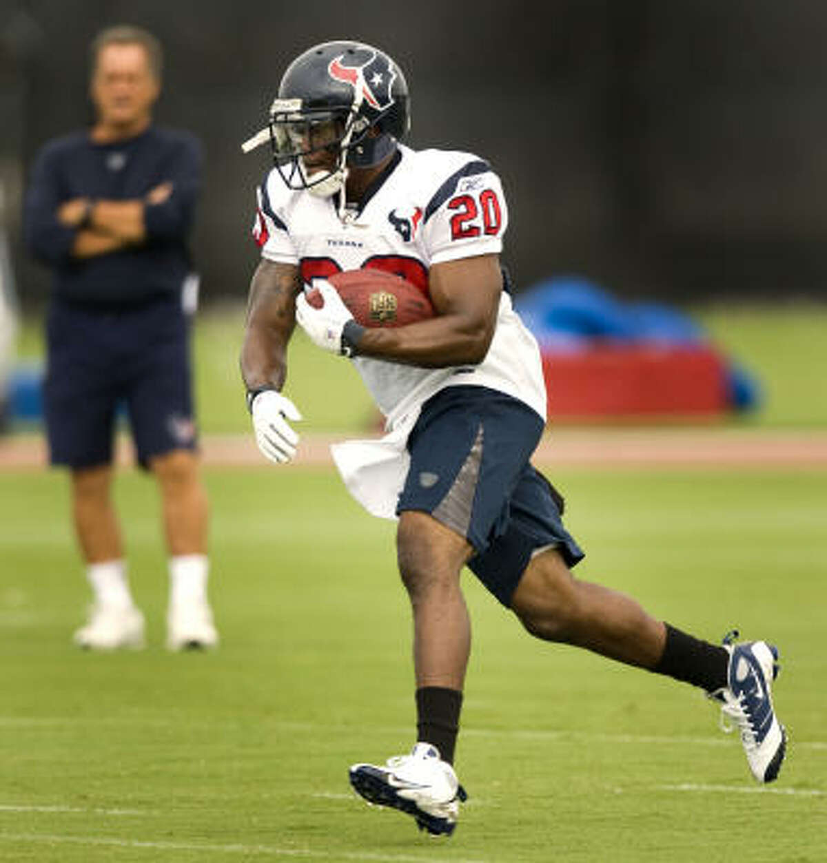With Steve Slaton, the Texans' rank in total yards improved from 14th in the NFL to third best.
