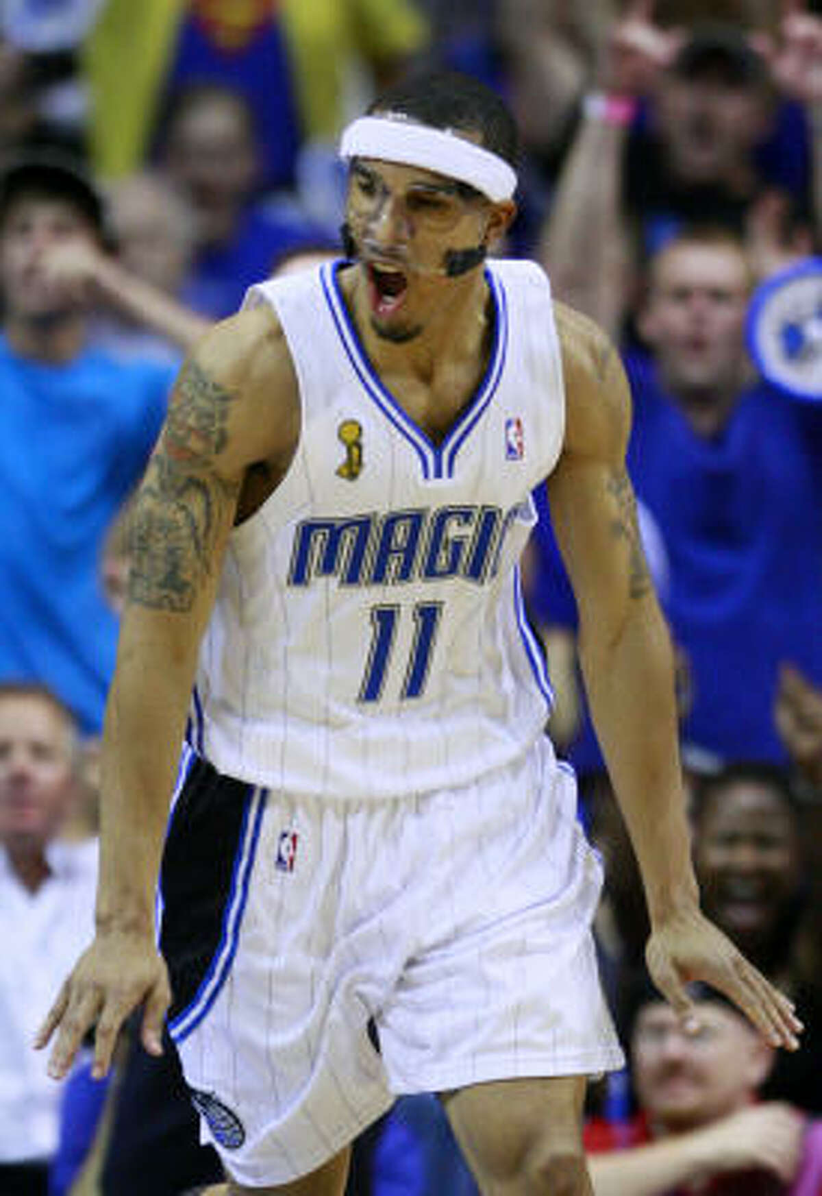 Magic beat Lakers, cut Finals deficit to 2-1