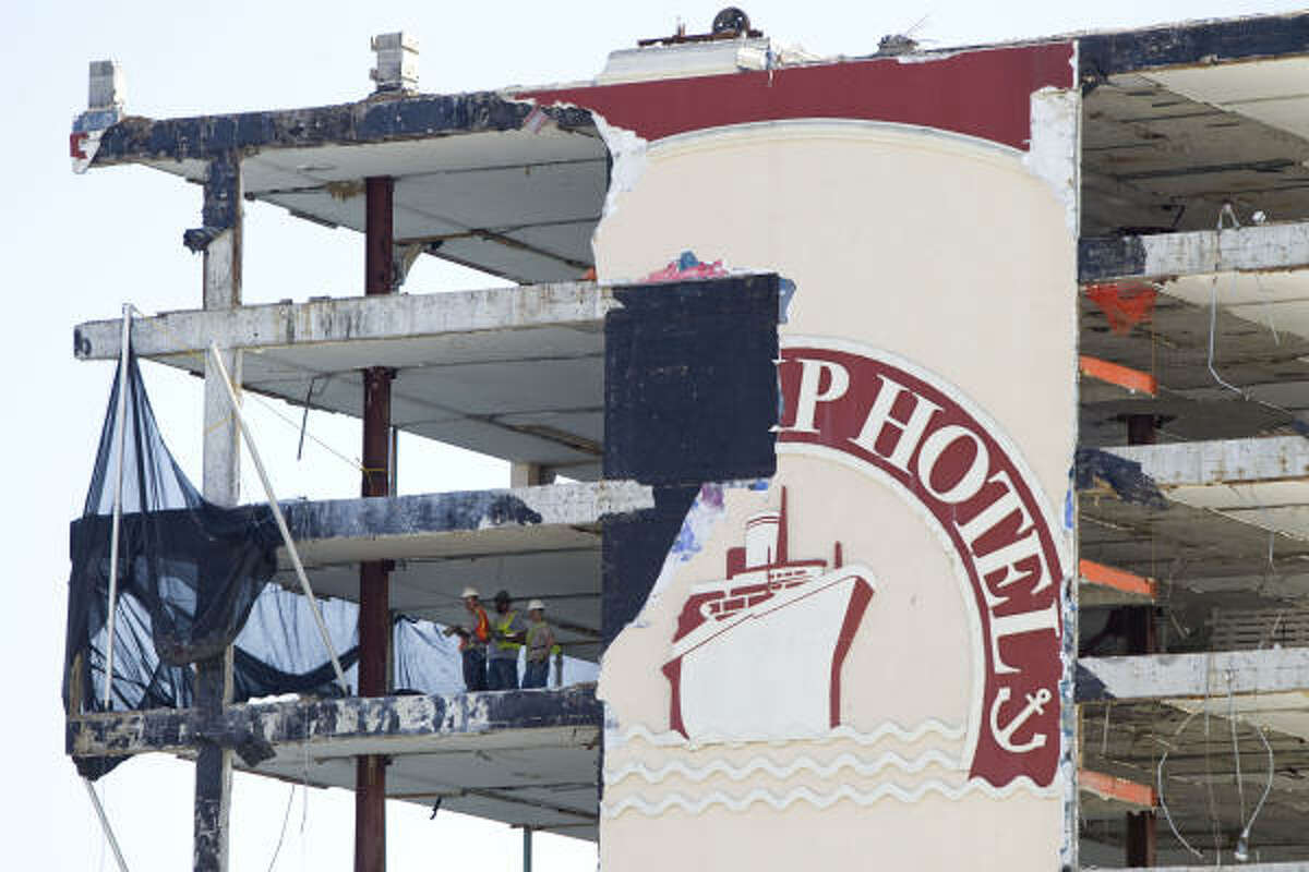 Flagship Hotel's owners demand wrecking crew dive for debris