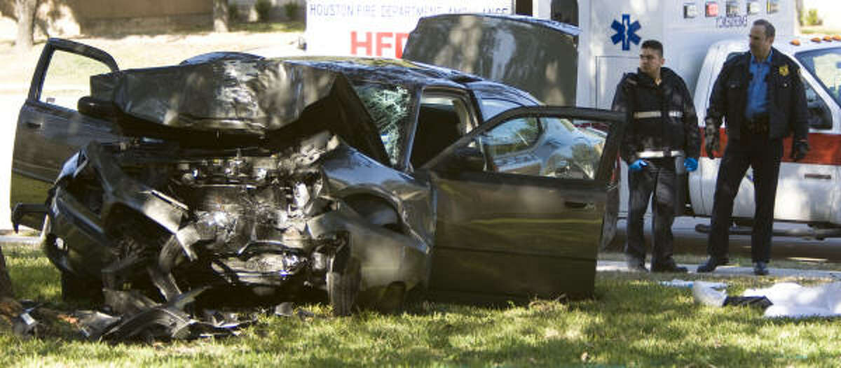 Houston police investigate an accident Friday that killed one man when his car hit a tree near San Felipe and Bering. ﻿