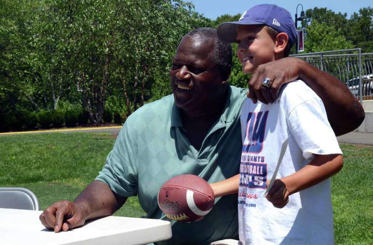 New Canaan football players enjoy five-day New York Giants youth camp at  St. Luke's High School