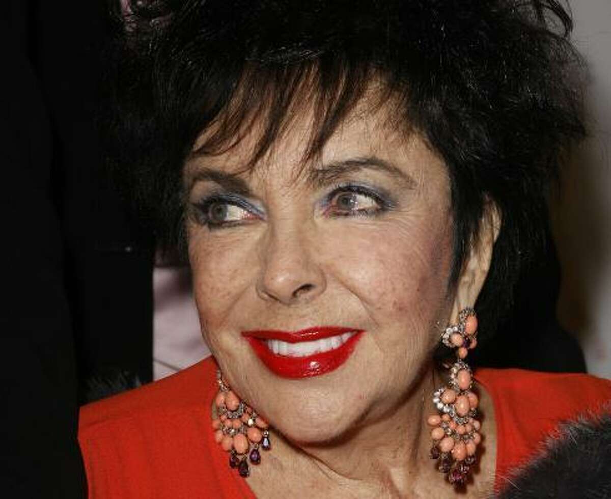 (FILES) Elizabeth Taylor arrives on the red carpet for her performance of A.R. Gurney's play "Love Letters" starring Taylor and James Earl Jones, 01 December 2007 at Paramount Studios in Los Angeles, California. Taylor was recovering in a Los Angeles hospital after being admitted for symptoms of congestive heart failure, her spokeswoman said February 11, 2011. The 78-year-old actress "was hospitalized earlier this week when she was taken to Cedars Sinai (medical center) suffering from symptoms caused by congestive heart failure, an ongoing condition," said publicist Sally Morrison. AFP PHOTO/Robyn BECK/FILES