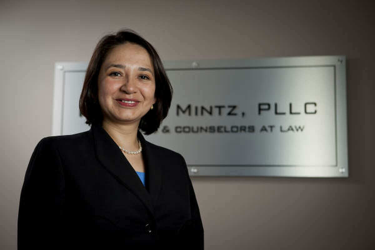 Silvia Mintz inmigró de Guatemala a Estados Unidos hace 12 años. Ahora es una socia de la firma de abogados Plake and Mintz, PLLC.