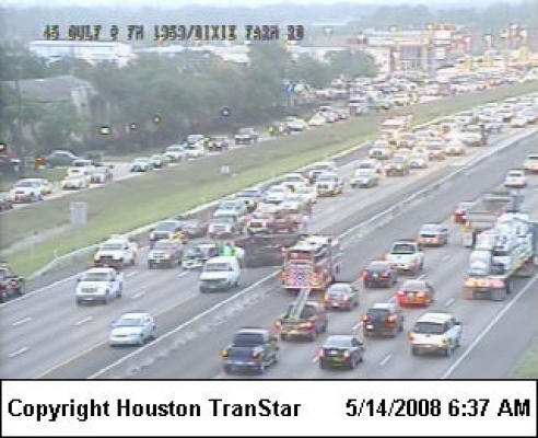 Gulf Freeway cleared after three-vehicle wreck