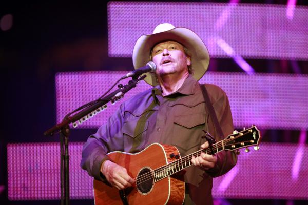Alan Jackson stages predictable, yet excellent, rodeo show