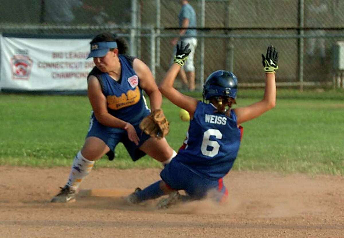 Black Rock softball wins 21 in state championship opener