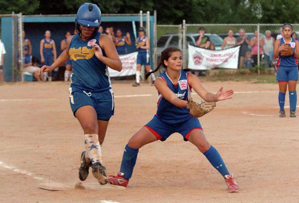 Black Rock softball wins 21 in state championship opener