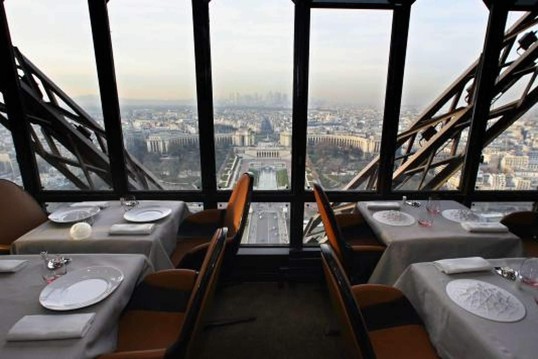 EATING LAS VEGAS - The 50 Essential Restaurants - 30. EIFFEL TOWER