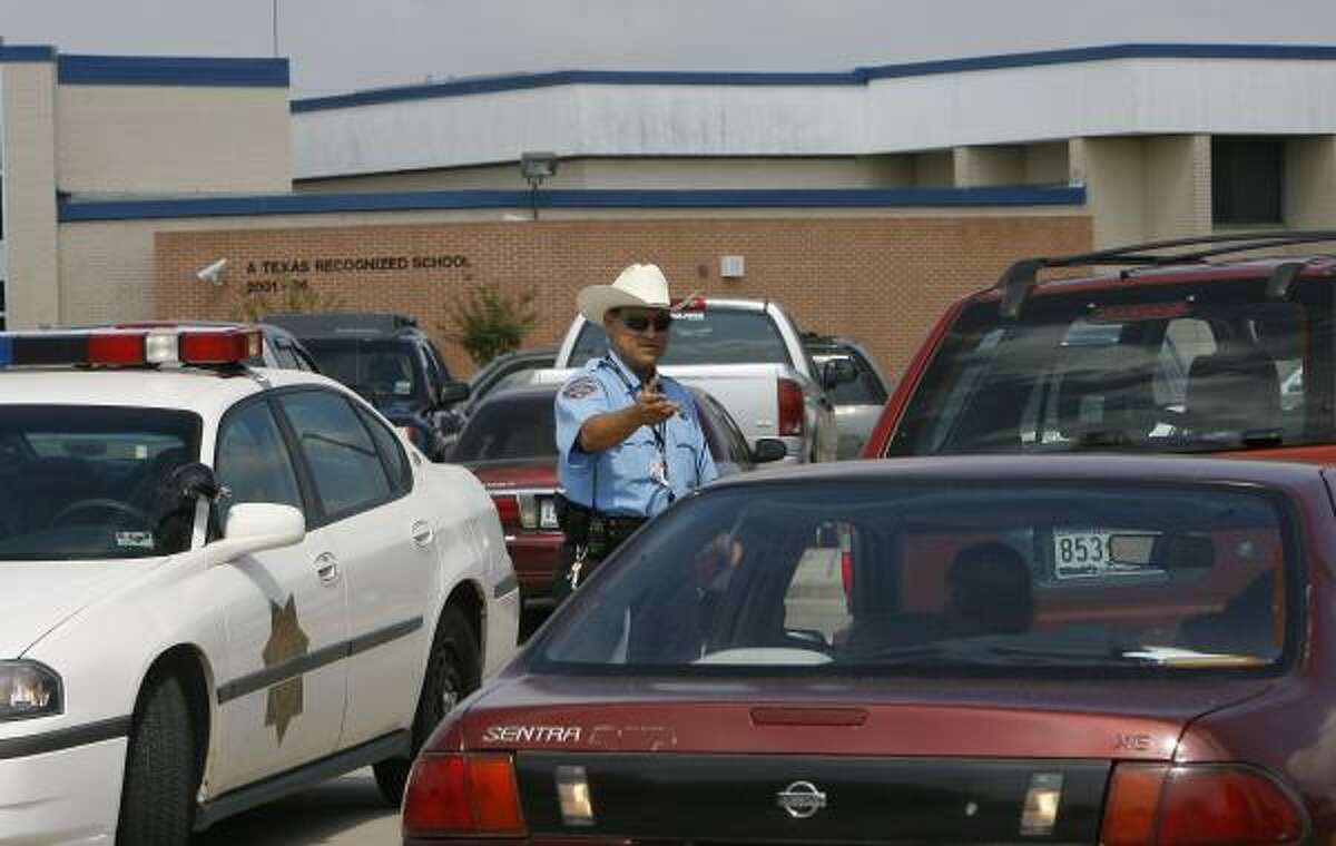 Cy Fair Campus Locked Down After Girl Brings Gun 