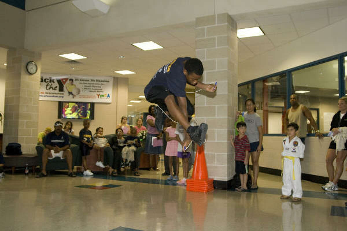 Jump rope team recruits members (w/photos)