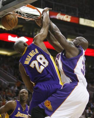 Bryant, Lakers swat Shaq, Suns 130-124
