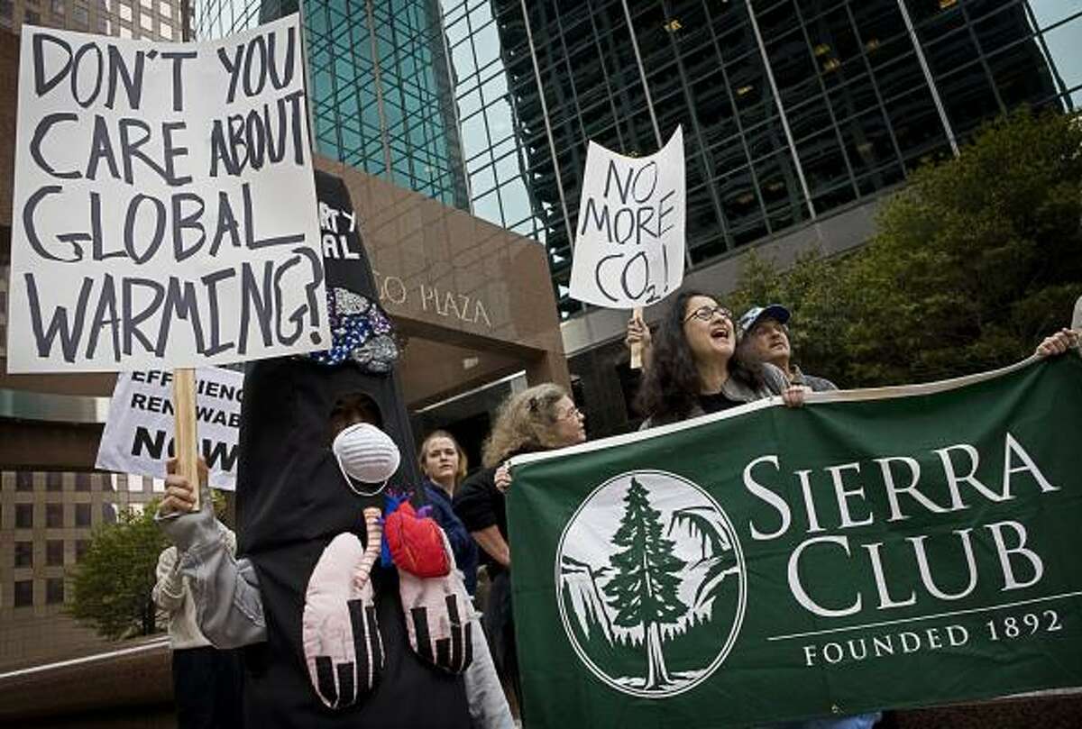 Sierra Club protests Dynegy's coal operations