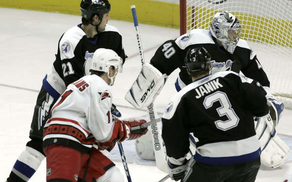 Justin Williams' hat trick helped Carolina to a 5-1 win over Tampa Bay.