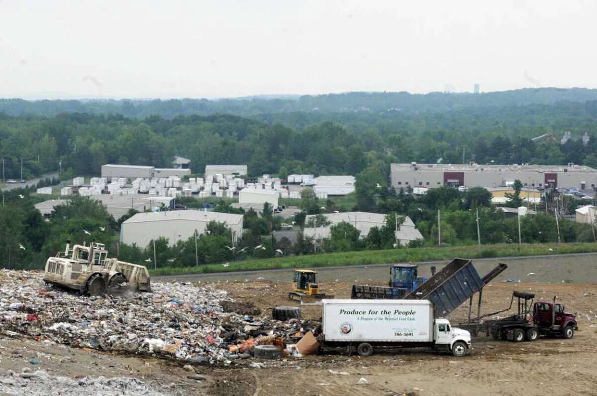Albany fumes over Colonie landfill deal