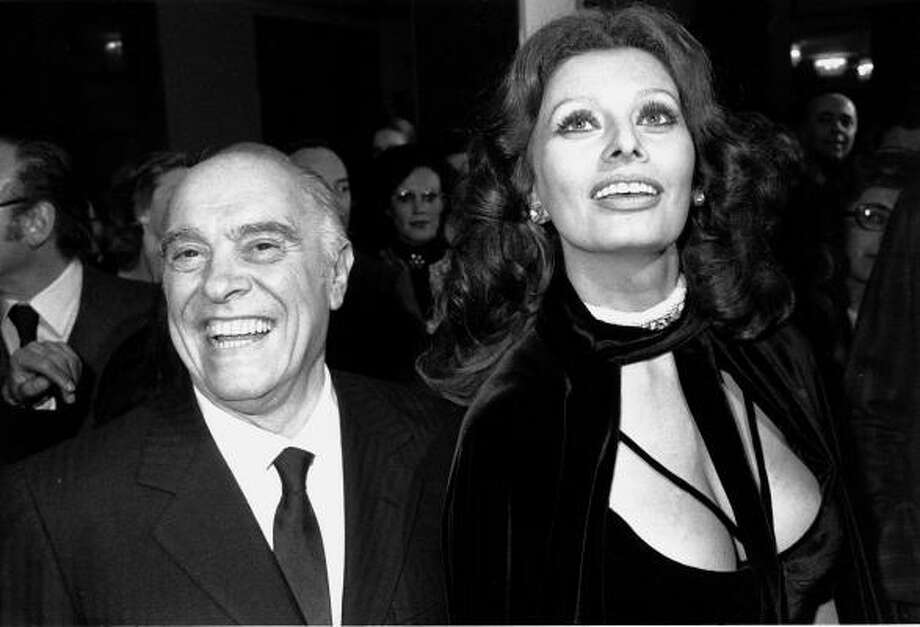 Qui Est Le Compagnon De Sophia Loren Producer Carlo Ponti, husband of Sophia Loren, dies - Houston Chronicle