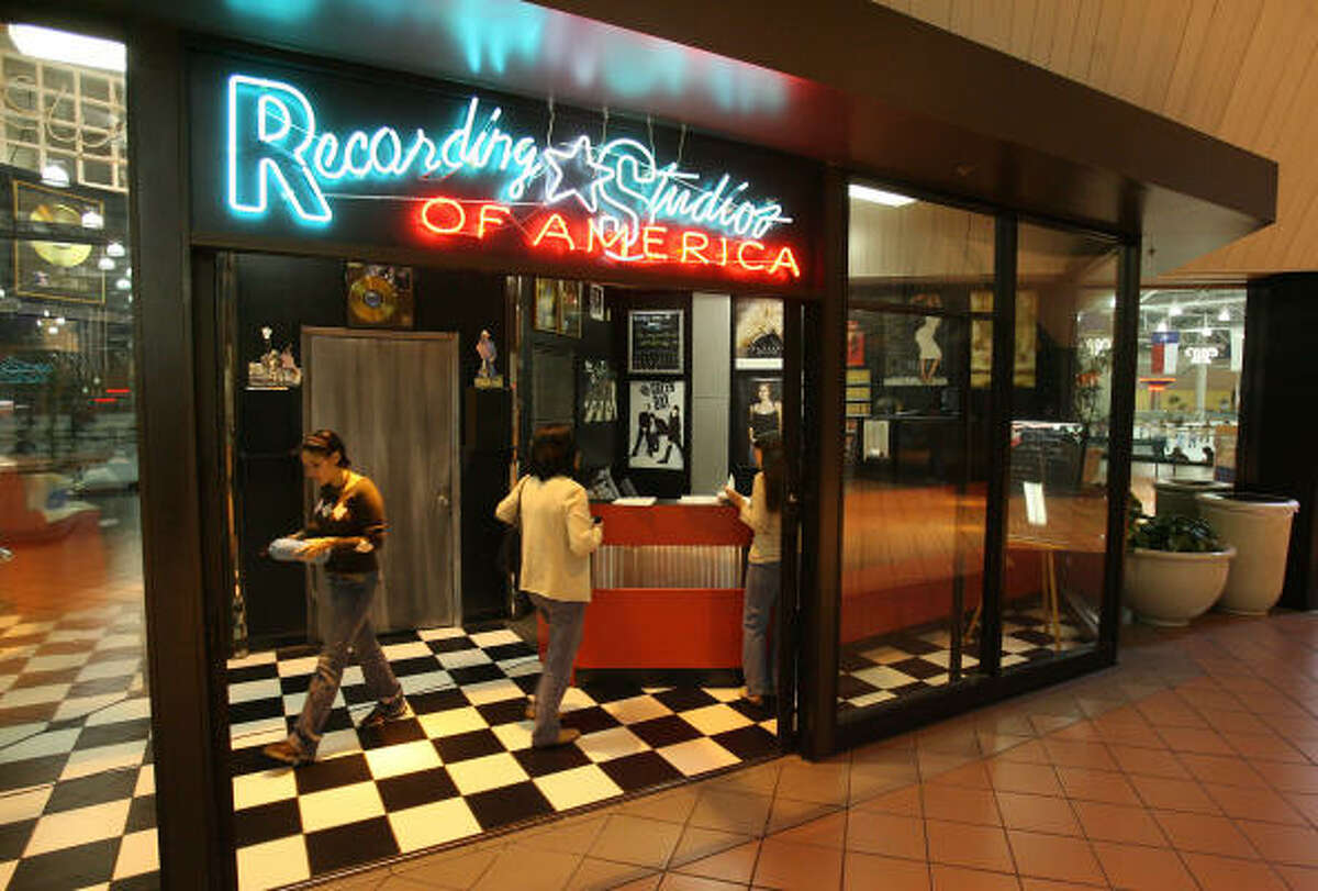 Mall recording studio owner shares Idoltype experiences