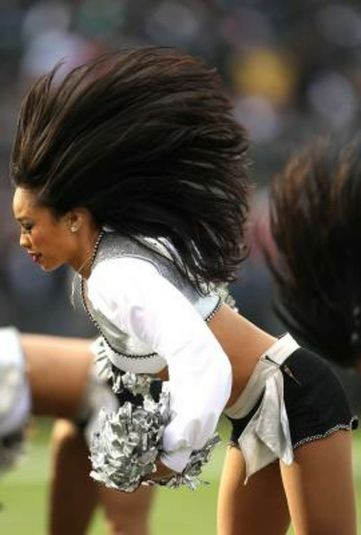 Raiders Cheerleaders Accuse Nfl Team Of Paying Only 5 An Hour