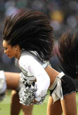 Oakland Raiders reportedly sued by own cheerleading squad