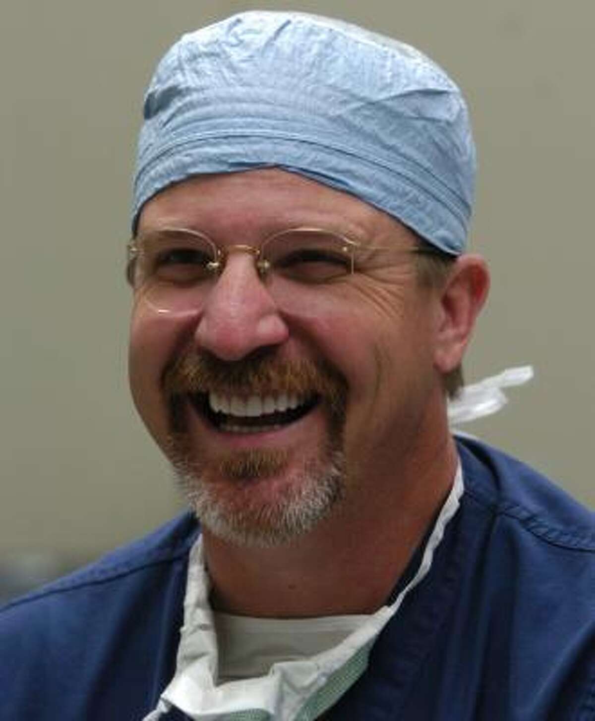 Paralyzed Houston surgeon fights his way back