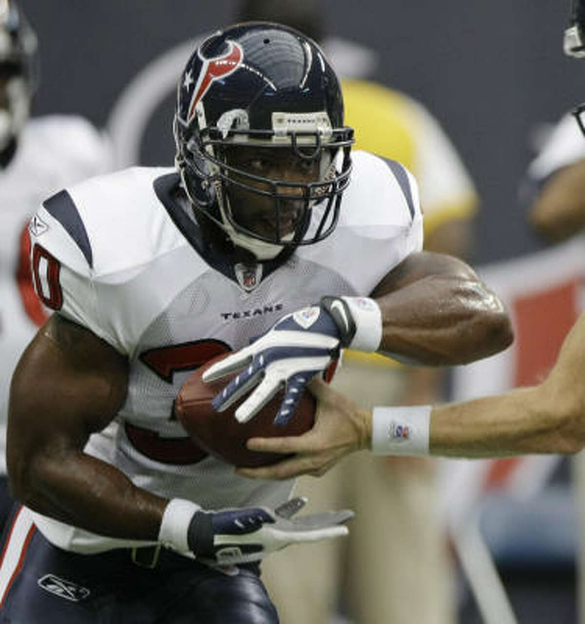 Texans running back Ahman Green, who was injured on the Texans’ first play after catching a 5-yard pass, should miss the second preseason game at New Orleans and return for the trip to Dallas.