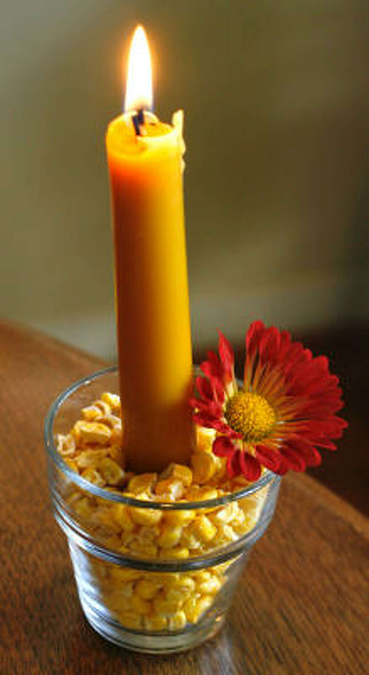 Elegant Thanksgiving centerpieces fit the budget