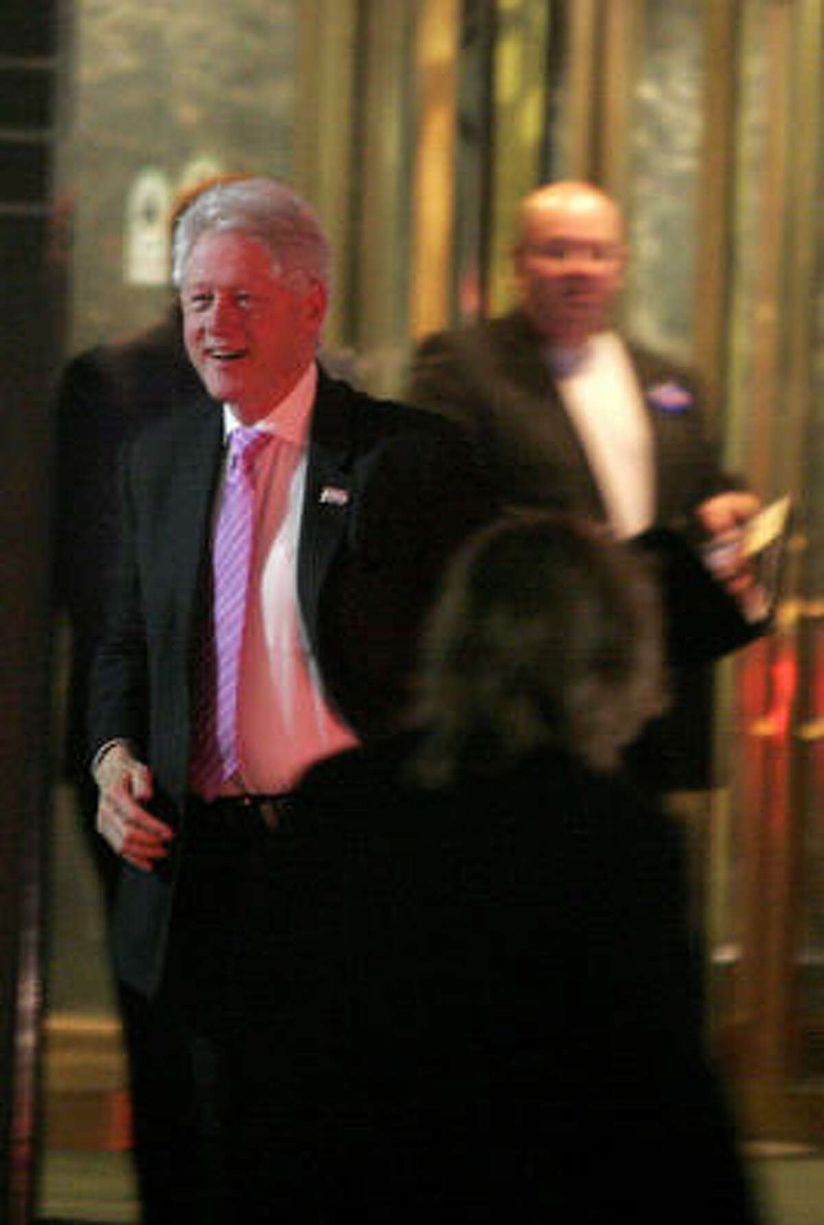 Bill Clinton's appearance at the Hyatt Regency in downtown Houston drew a few hundred people on Tuesday.