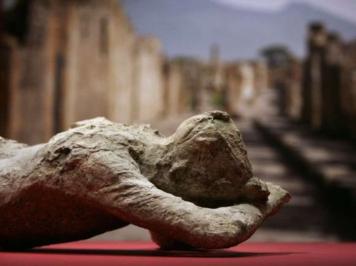 Pompeii art rises from the ashes