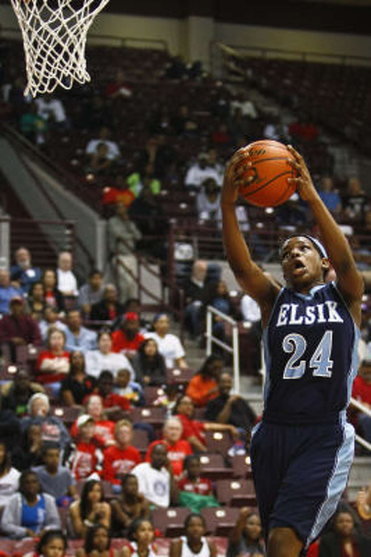 Elsik's Crystal Porter goes up for a layup during Saturday's game.