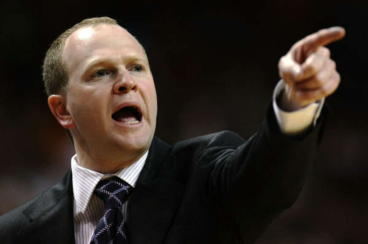 Former New Jersey Nets head coach and Boston Celtics assistant Lawrence Frank met with the Rockets on Monday.