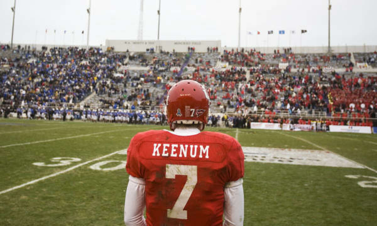 Houston quarterback Case Keenum will be back for another run at the NCAA career passing record.