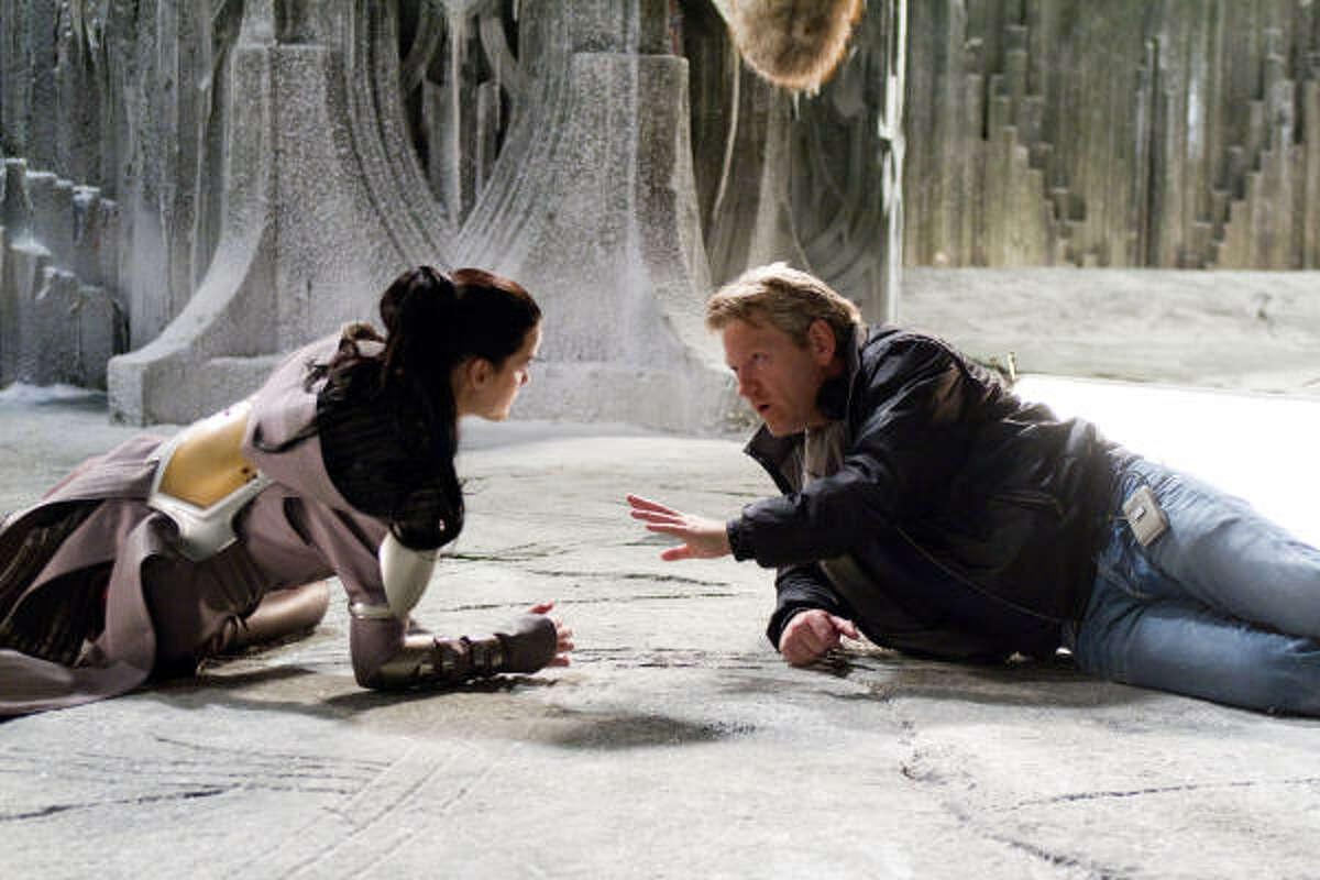 Jaimie Alexander (as Sif) discusses a scene with director Kenneth Branagh.