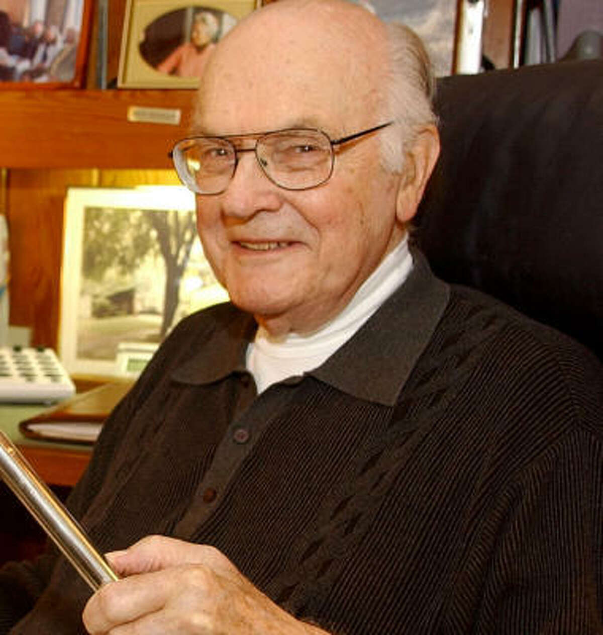 inventor-of-super-glue-harry-coover-dies-at-94