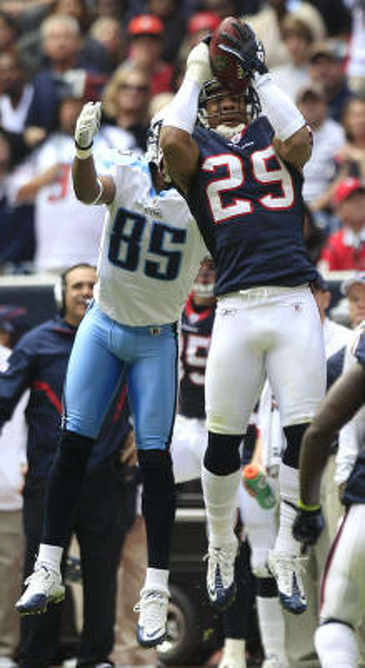 Texans cornerback Glover Quin (29) set a franchise record with three interceptions against the Titans on Sunday.