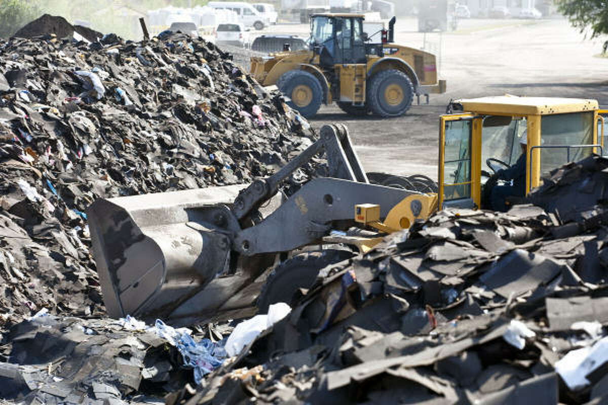 Recycling operation turns shingles into asphalt