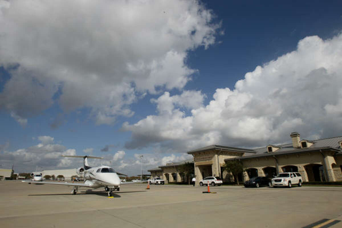 Charter flights give big lift to Sugar Land airport