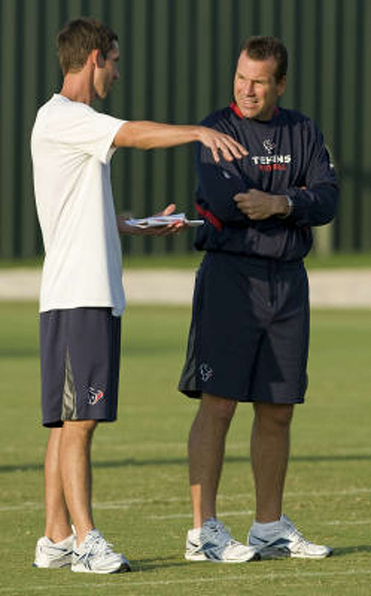 Texans head coach Gary Kubiak, right, wants a smooth transition from Kyle Shanahan, left, to the new offensive coordinator.