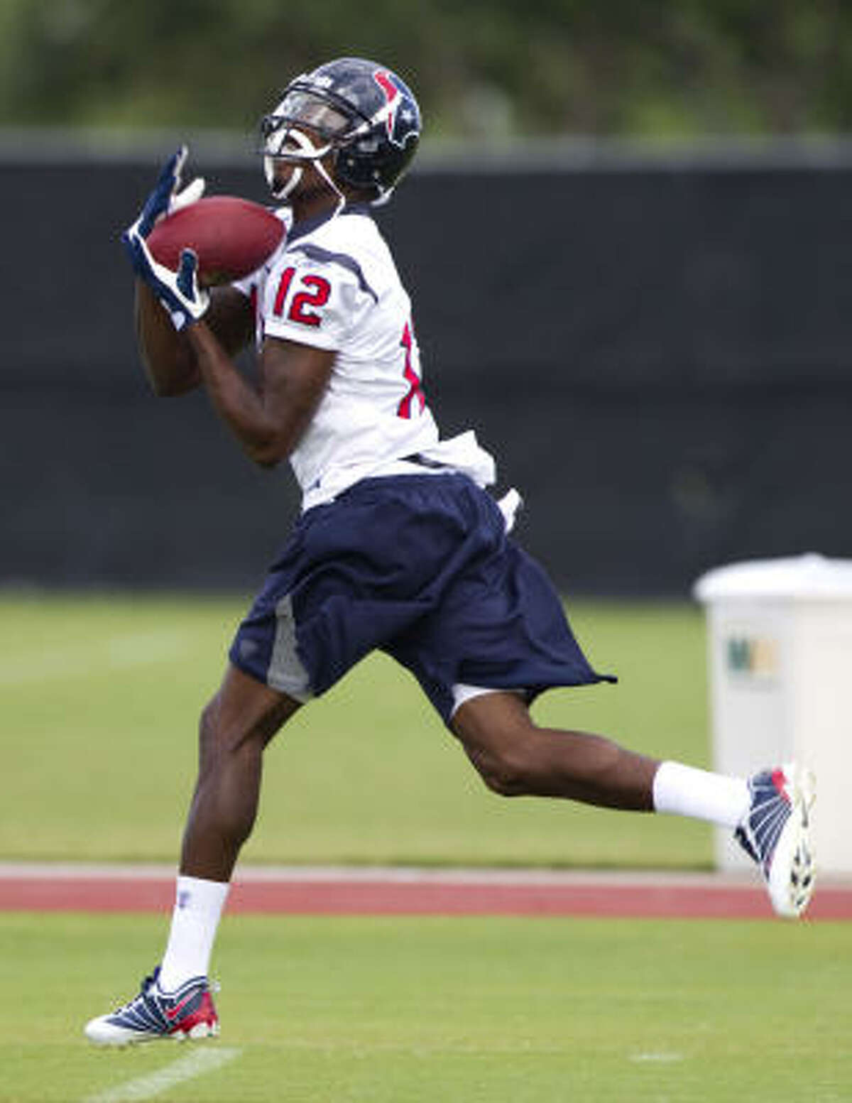 Texans coach Gary Kubiak expects fourth-year receiver Jacoby Jones to compete with Kevin Walter for a starting job.