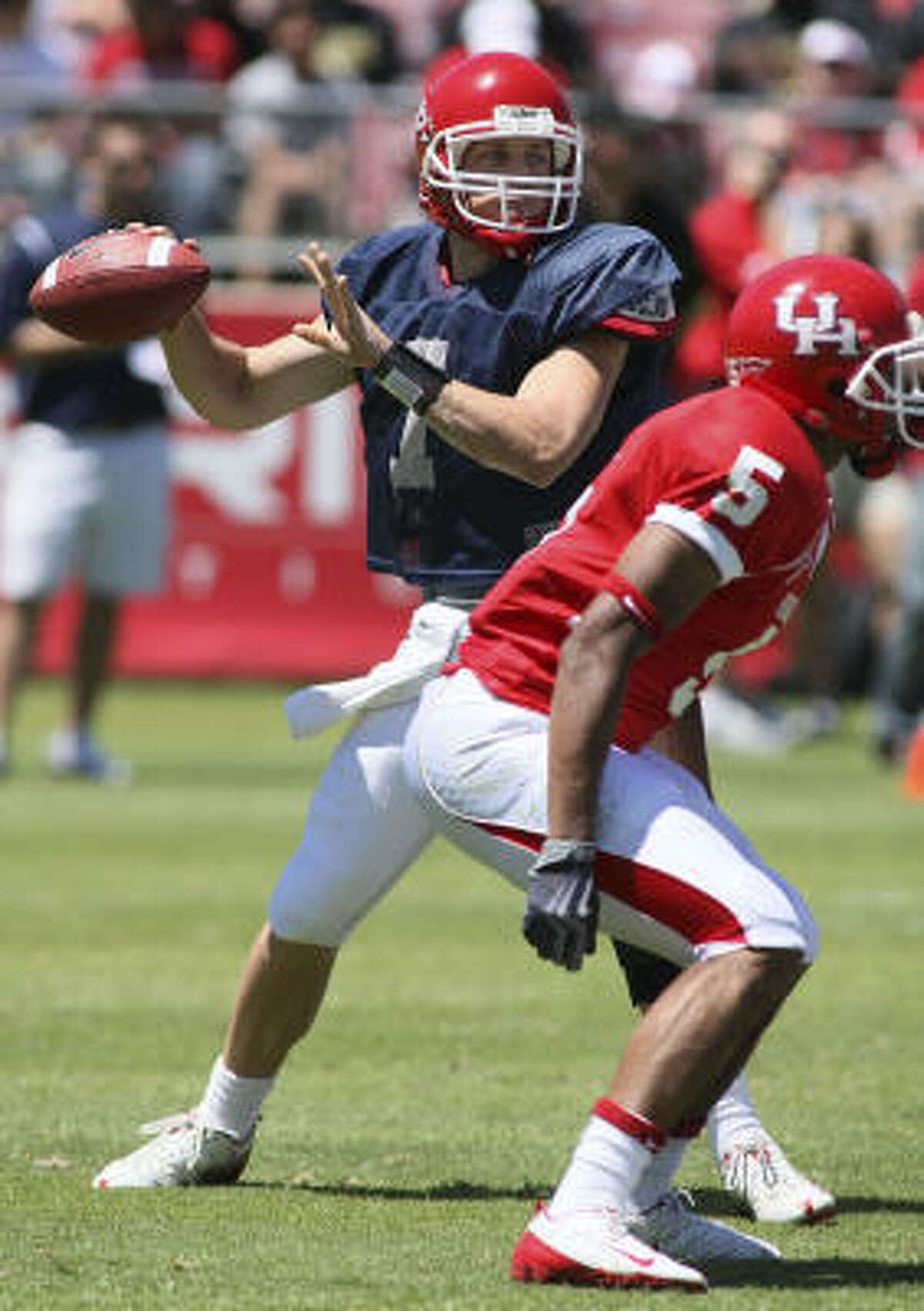Houston QB Case Keenum praised the Cougars' defense Saturday but still threw for two touchdowns and had no interceptions.