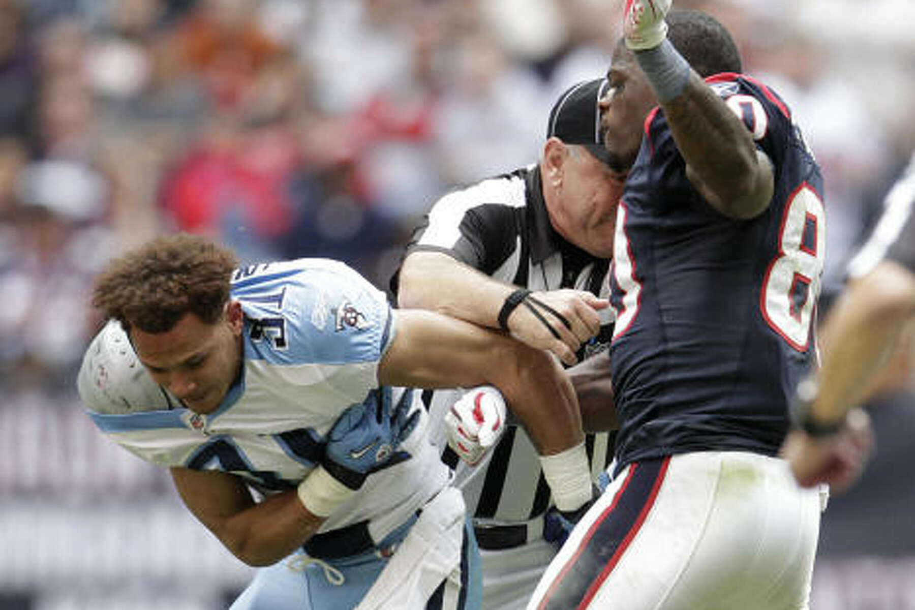 Andre Johnson Fights Cortland Finnegan During Titans-Texans Game