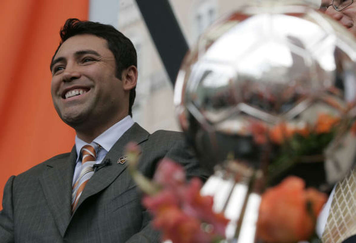 Former boxing champion Oscar De La Hoya has experience with American soccer as Dynamo part-owner.
