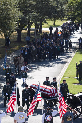 Hundreds give final salute to Medal of Honor recipient