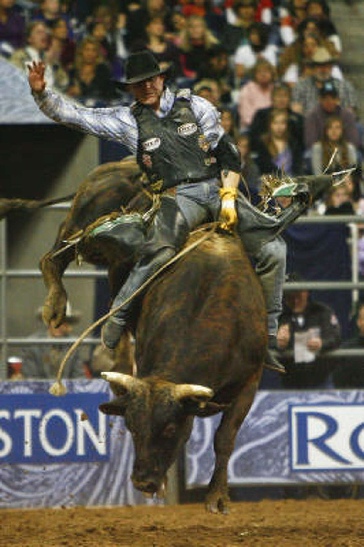 Bull riding champions hit pay dirt at RodeoHouston