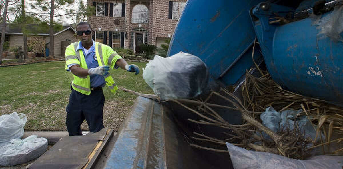 There were 970,233 tons of tires recycled in 2013. Tires constituted 15.8 percent of the total 6,143,393 total tons of recycled materials.