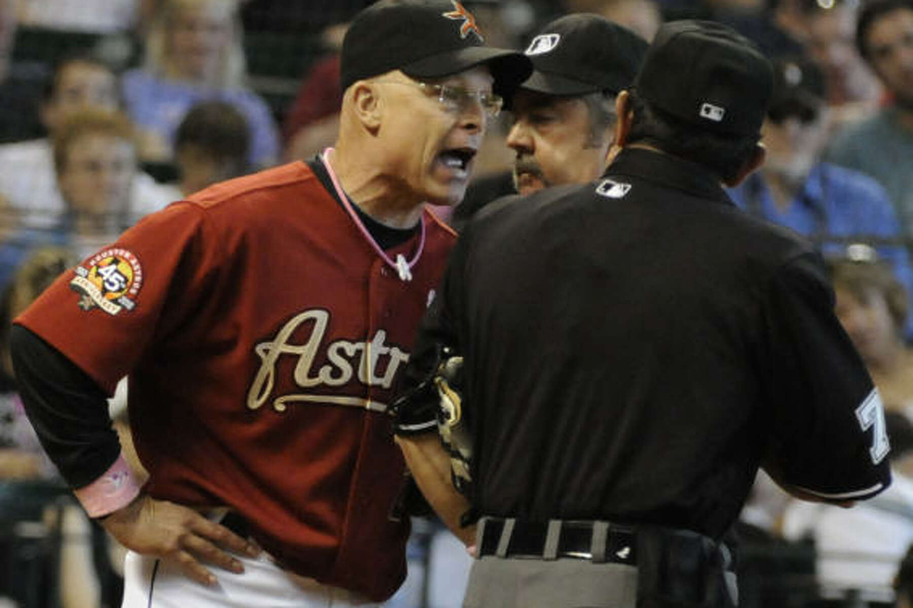 Rejected by Acta, Astros hire Mills to be new manager