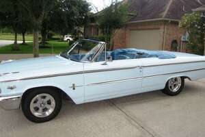 Summer stunner: A hot Galaxie with cool blue paint