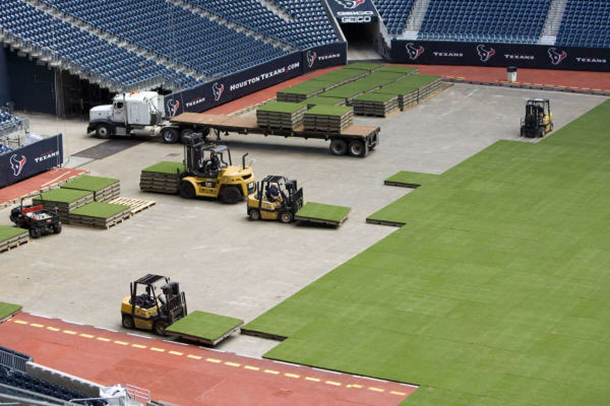 The cost of the artificial turf would be offset by revenue from high school and college games, which have been rarely played at Reliant because of the risk of damage to the removeable grass field.