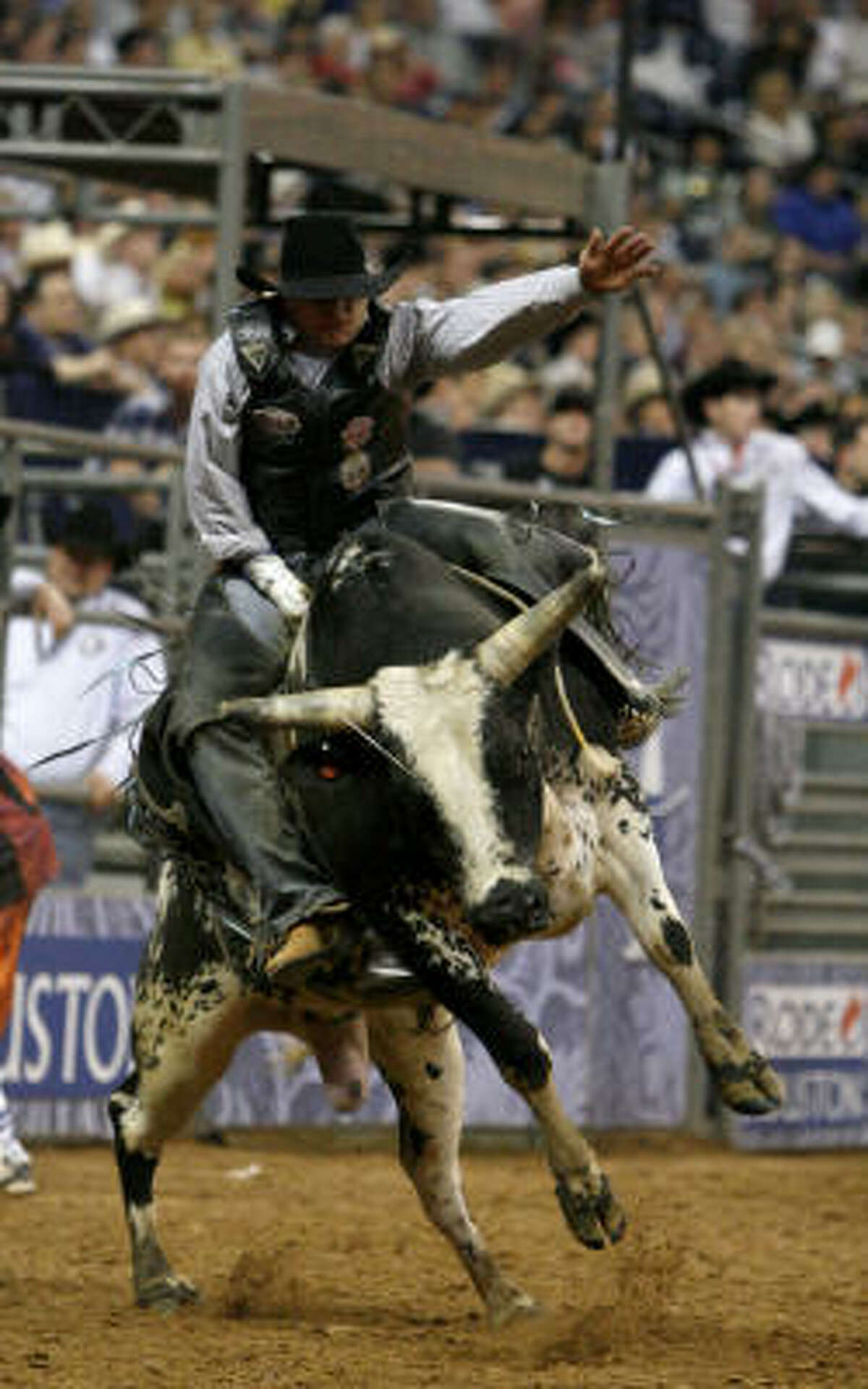 Howdy Cloud rode his bull, “Smooth Criminal,” long enough to earn $7,000.