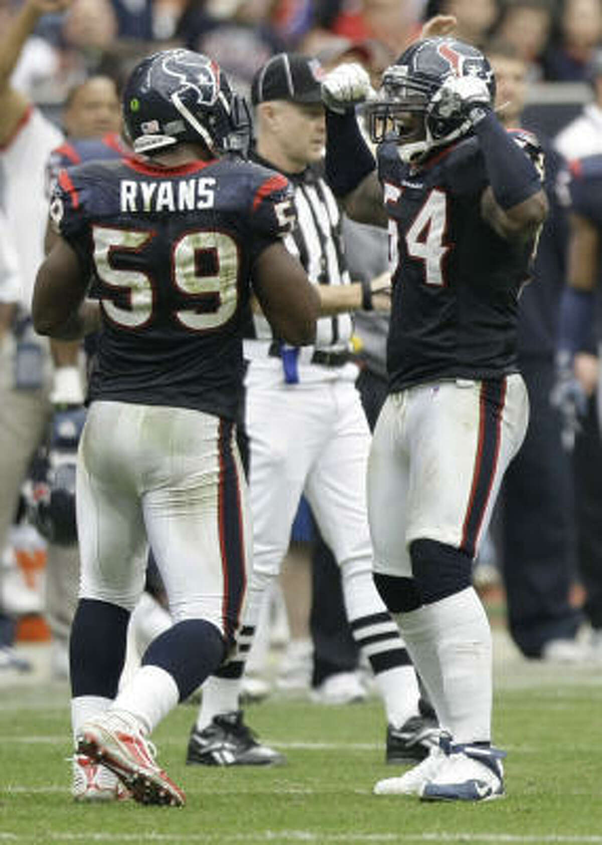 Texans linebacker Zac Diles, right, will try to fill the shoes of injured defensive stalwart DeMeco Ryans.
