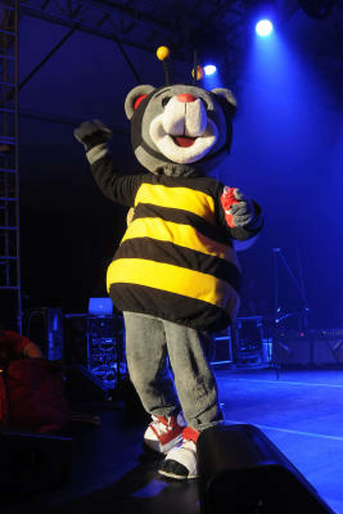 Rockets looking for a new Clutch the Bear